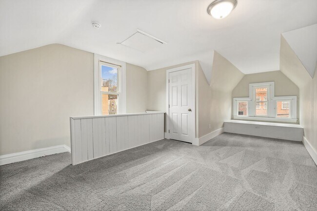 Building Photo - Beautiful Fully Renovated 4 Bedroom Home In The West End.  Available July!