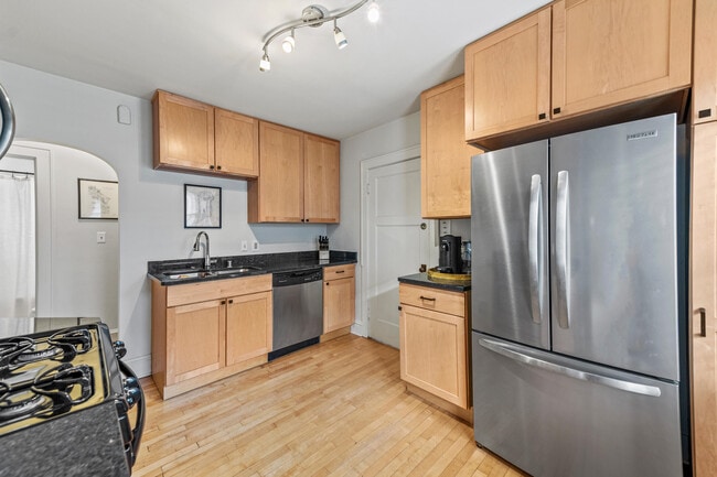 Building Photo - 4518 N Woodburn St