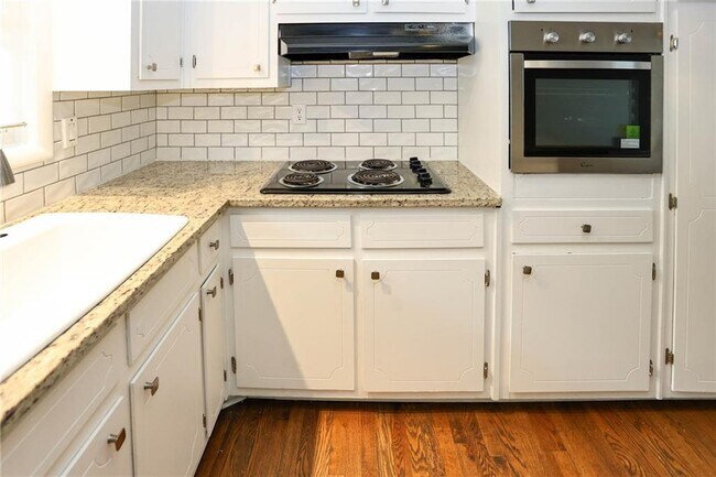 Building Photo - 667 Tara Cir SE