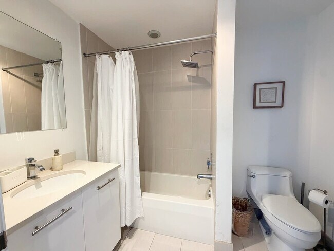 Building Photo - 3250 NE 1st Ave