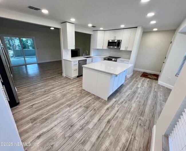 Building Photo - 13582 Cardona Dr