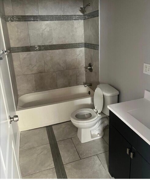 Building Photo - 8046 S Laflin St