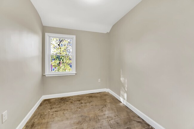 Building Photo - Fully Renovated 3 Bedroom Rowhome- Baltimo...