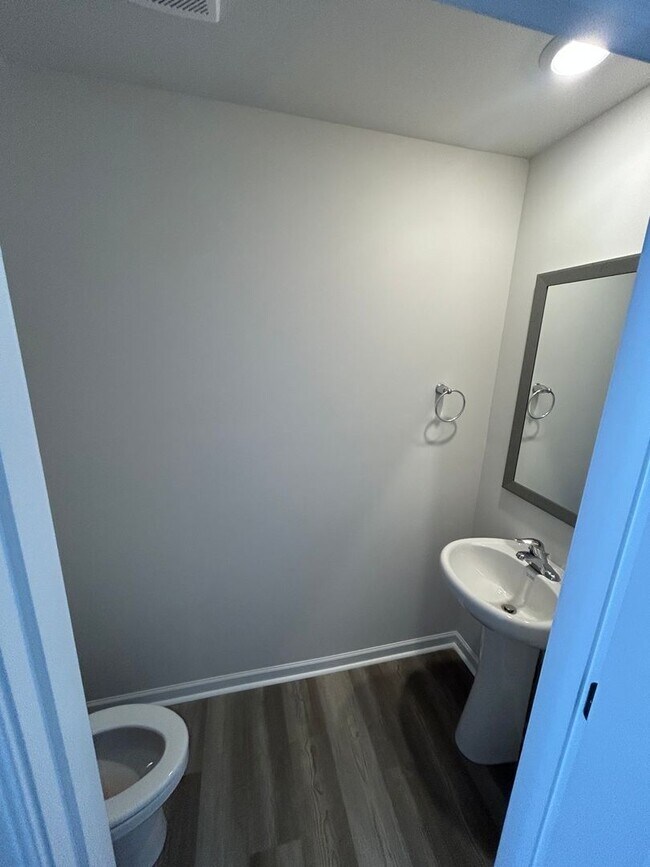 Building Photo - 413 Silicon Dr