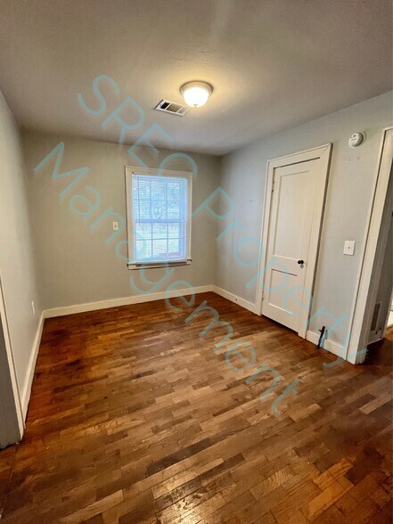 Building Photo - 607 N James St