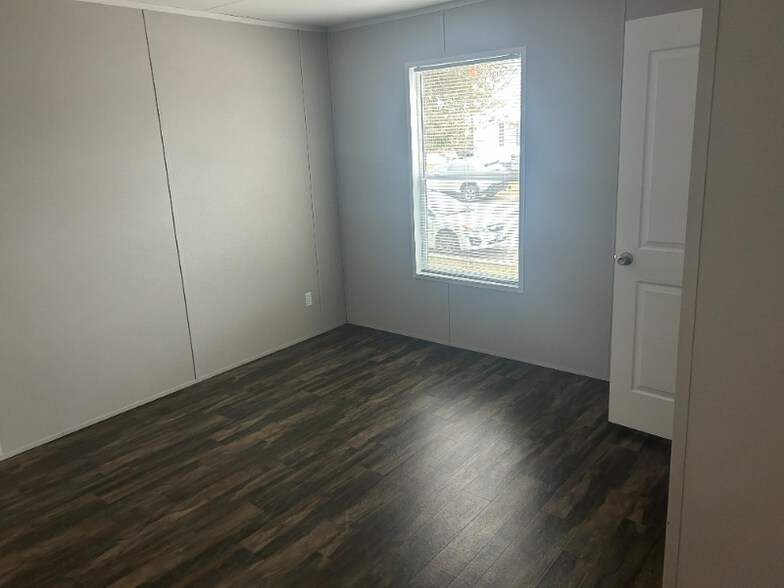 Building Photo - 636 Sweet Pea Ln