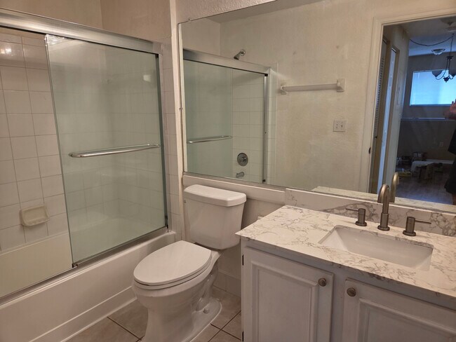 Building Photo - 6361 Aragon Way