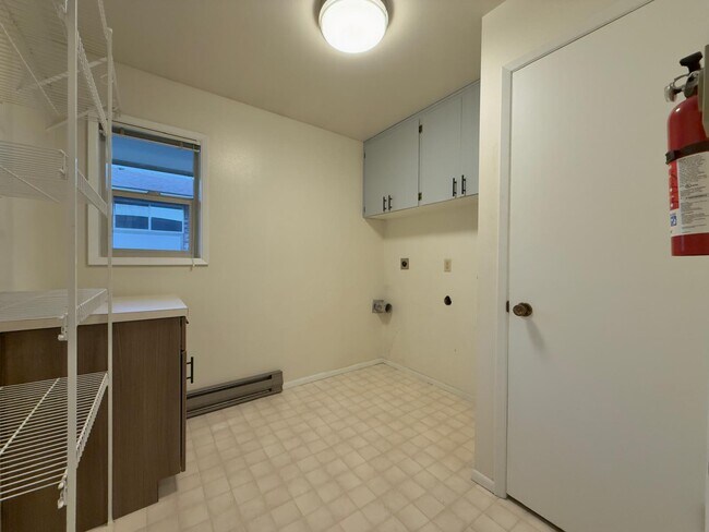 Building Photo - 1307 E 30th Ave