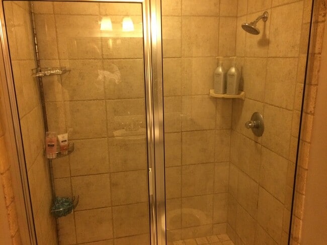 Building Photo - For Rent