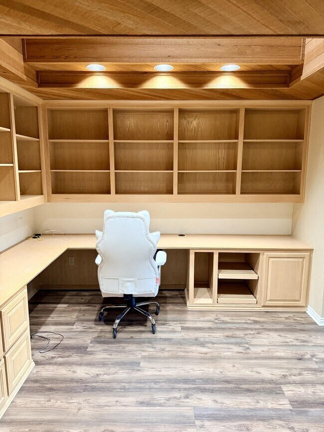 Building Photo - 38441 Oaktree Loop
