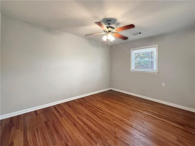 Building Photo - 514 Clover Dr