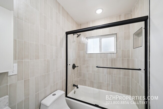 Building Photo - 7209 Willoughby Ave