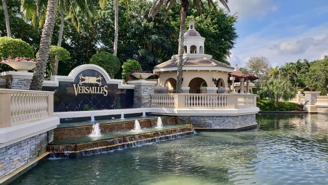 Building Photo - 10337 Trianon Pl