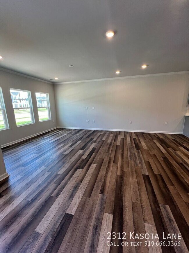 Building Photo - 2312 Kasota Ln