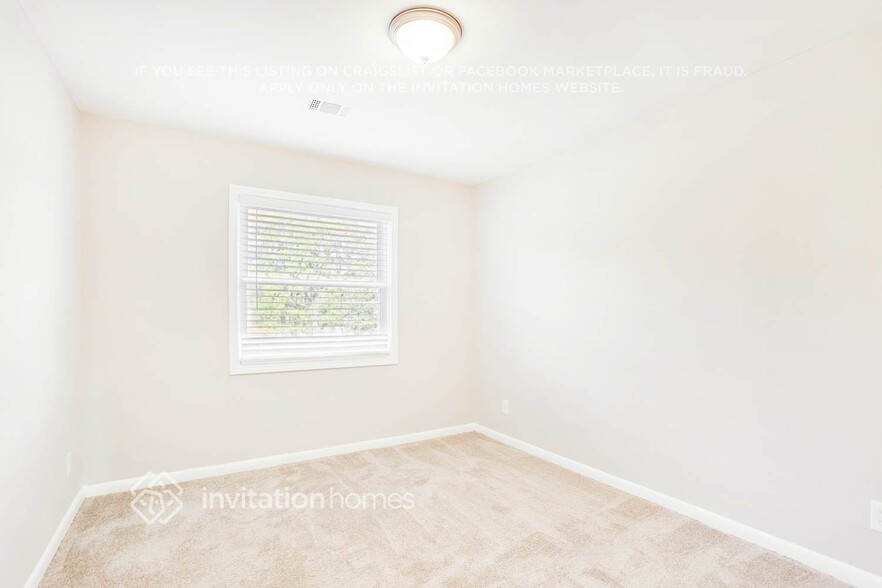 Building Photo - 2355 Collier Dr