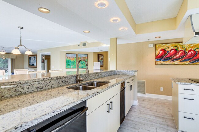 Building Photo - 113 Tidy Island Blvd