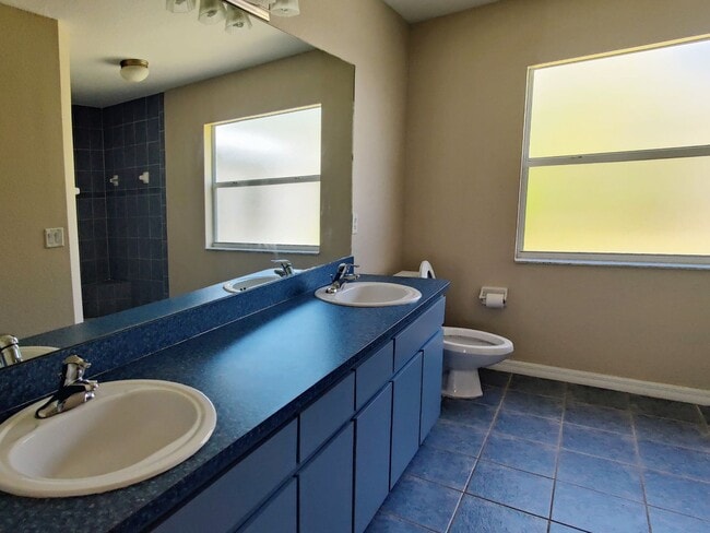 Building Photo - 3 bedroom, 2 bath rental in the Royal High...