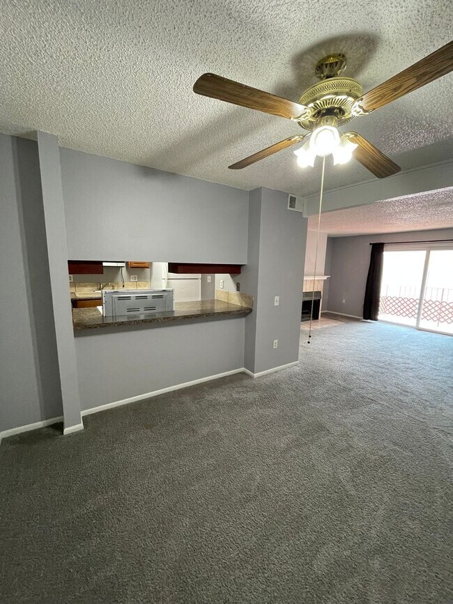 Building Photo - 1 MONTH FREE!! 2B/1B Upper Level Condo in Cottonwood Villas - Available NOW!