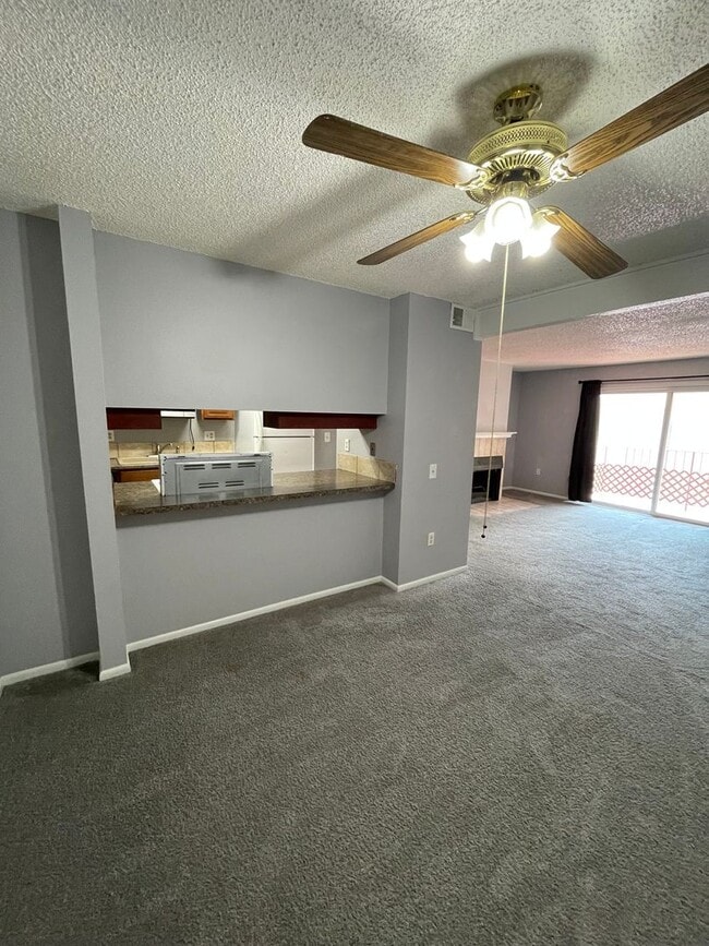 Building Photo - 2B/1B Upper Level Condo in Cottonwood Vill...
