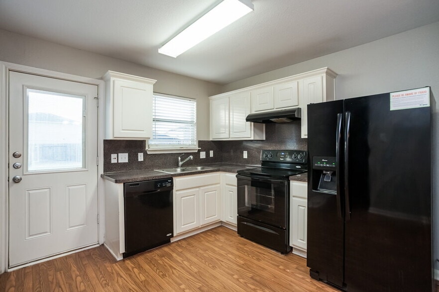 Building Photo - 3922 Hollow Cove Ln