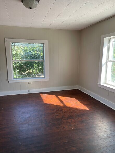 Bedroom - 428 S Texas Ave