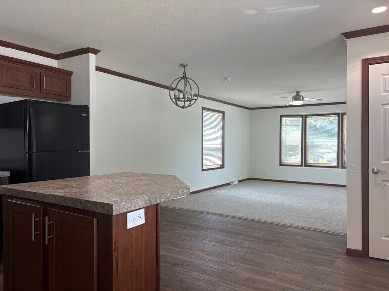Building Photo - 2431 Four Seasons Dr