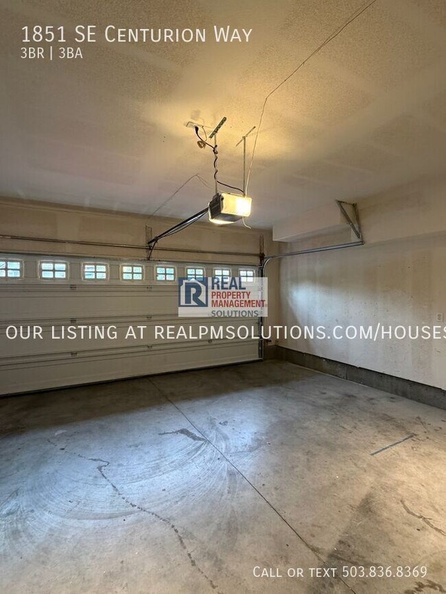 Building Photo - 1851 SE Centurion Way