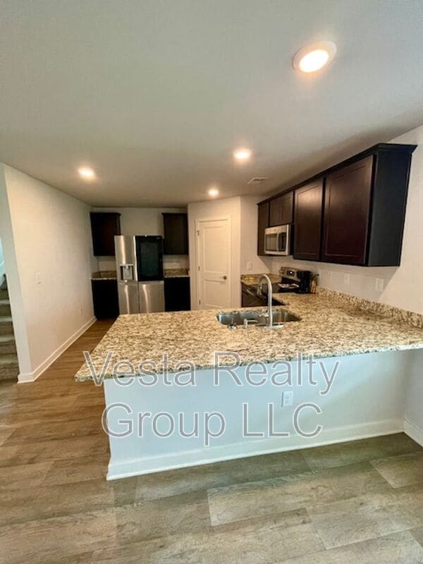 Building Photo - 909 Teabiscuit Wy