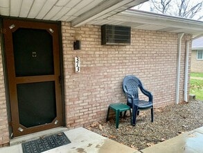 Building Photo - Moon Twp - 1 Bed 1 Bath - Tree Top Manor