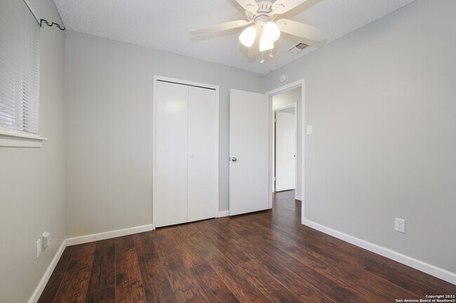 Building Photo - 300 Roanoke Dr
