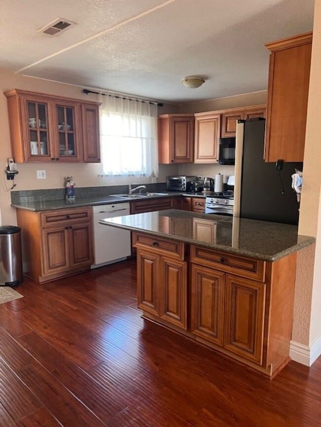 Building Photo - Furnished Home for Rent – North Highlands, CA