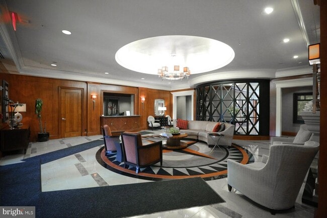 Building Photo - 8220 Crestwood Heights Dr