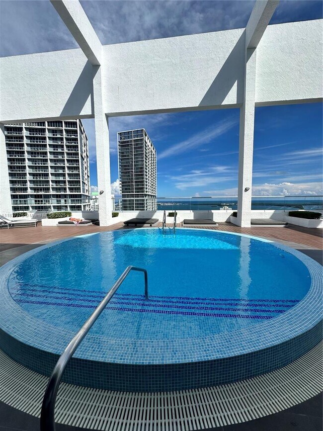 Building Photo - 500 Brickell Ave