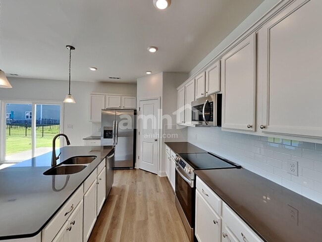 Building Photo - 5307 Trust Dr