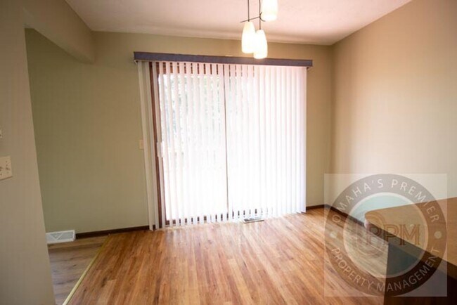 Building Photo - Spacious 3 Bed 3 Bath House