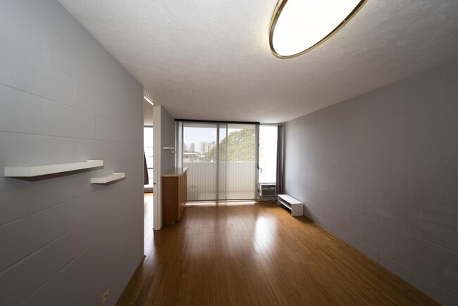 Building Photo - 1870 Lusitana St