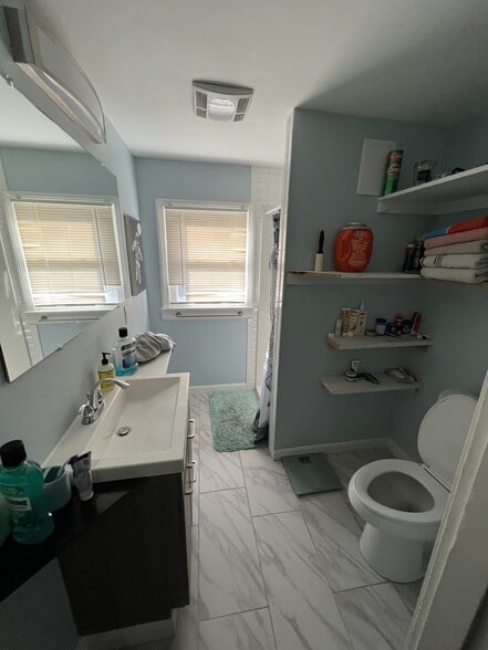 Bathroom - 67 Connors St