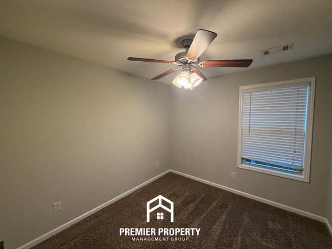 Building Photo - Move-In Ready 3BR Home in Tuscaloosa - Granite Counters & Enclosed Backyard