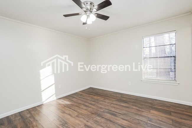 Building Photo - 414 Shenandoah Rd N