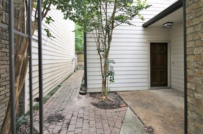 Building Photo - 2555 Bering Dr
