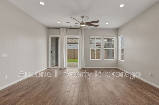 Building Photo - 2747 S Wildrose
