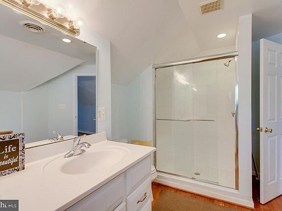 Building Photo - 1542 Chain Bridge Rd