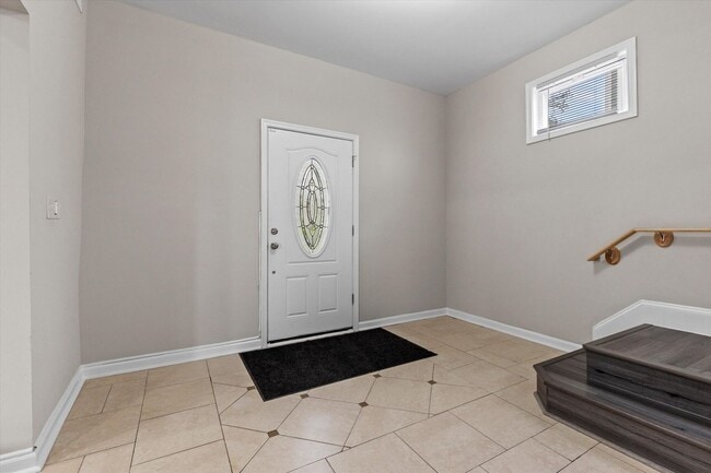 Building Photo - 6BR / 5BA Single-Family Home | 2,663 Sq Ft | Private Driveway | Deck | $4,200/mo Spacious 6-bedro...