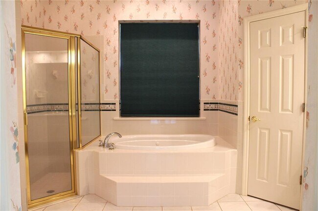 Building Photo - 2228 Lake Holloway Blvd