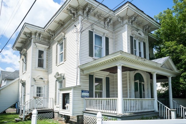 Building Photo - 23 Silver St