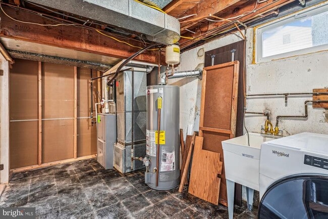 Building Photo - 1021 Maple Ave