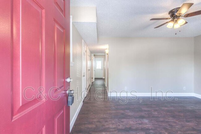 Building Photo - 644 Earthside Dr