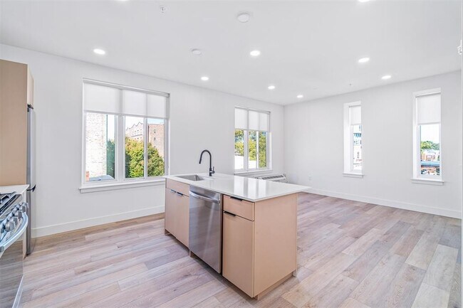 Building Photo - 293 Fairmount Ave