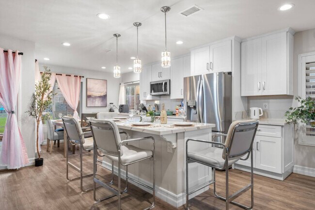 Building Photo - 13075 Old West Ave