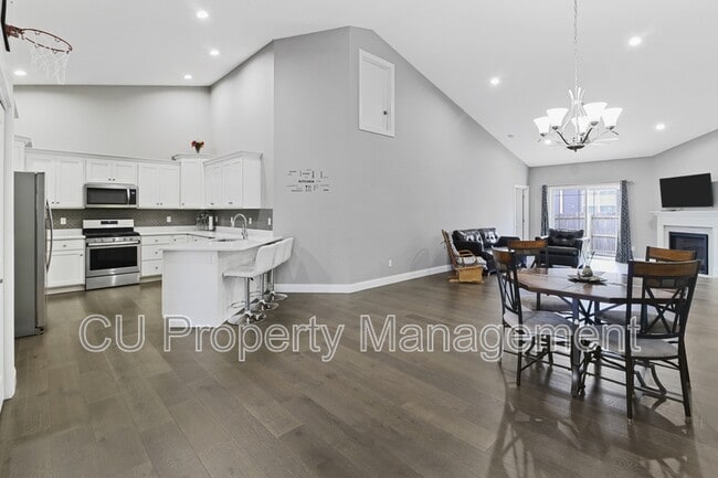 Building Photo - 3003 E Stillwater Landing